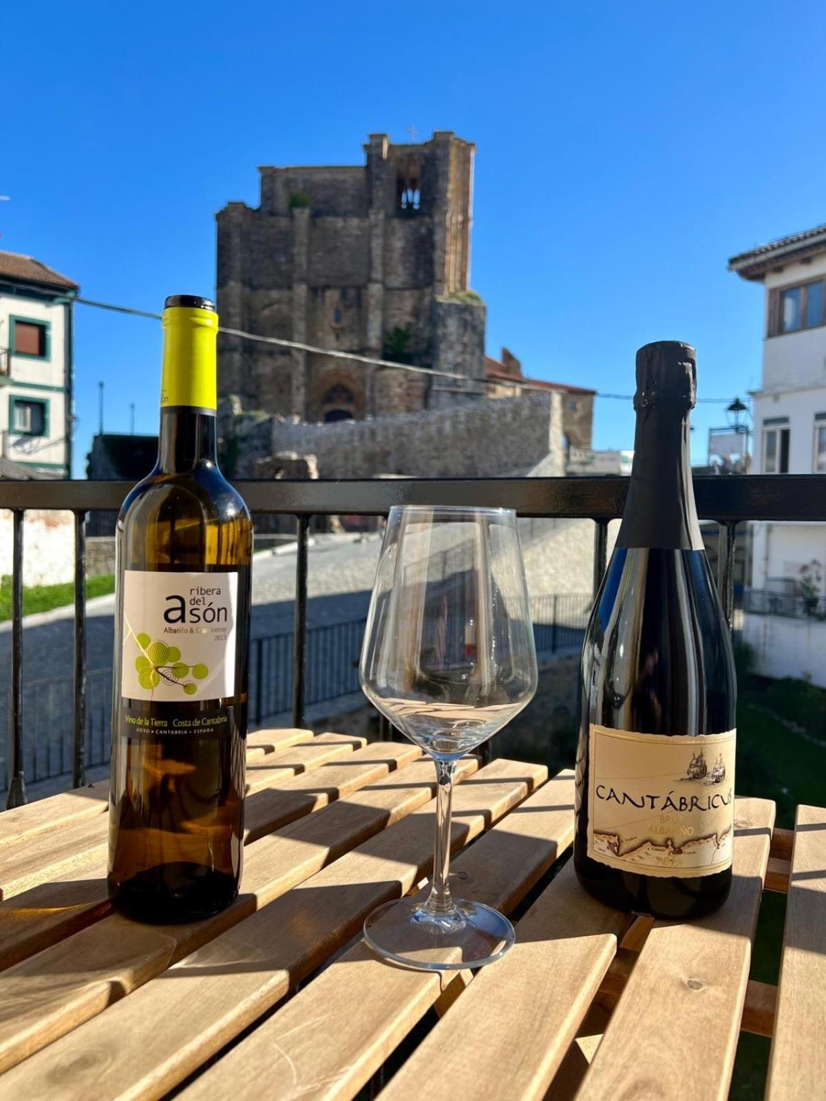 El Patio De Vespasiano-calera- Vistas A La Iglesia Junto Al Puerto Castro Urdiales