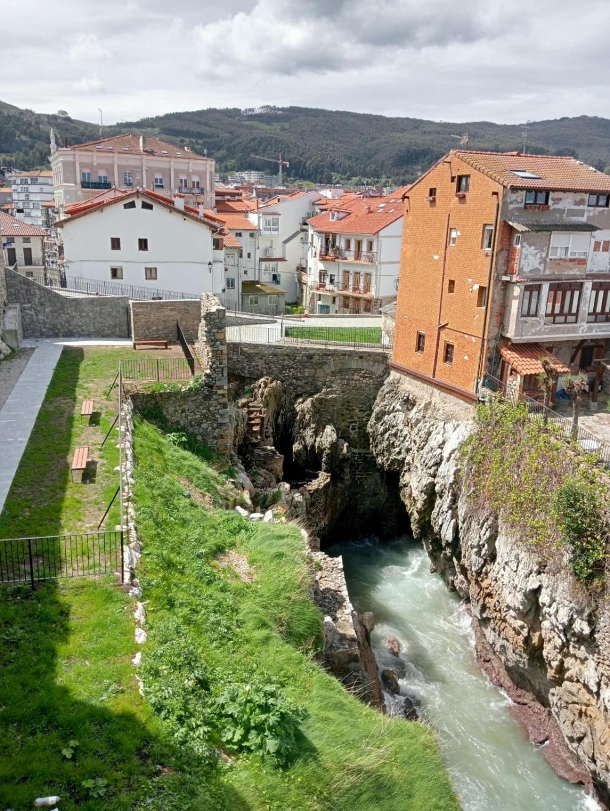 Apartment El Patio De Vespasiano-calera- Vistas A La Iglesia Junto Al Puerto Castro Urdiales